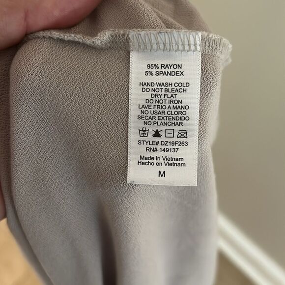 Double Zero Women's Surplice V-Neck Soft Casual Top. Size Medium - Picture 5 of 5